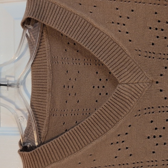 Women's V-Neck Short Puff Sleeve Sweater Size XS - Picture 2 of 7